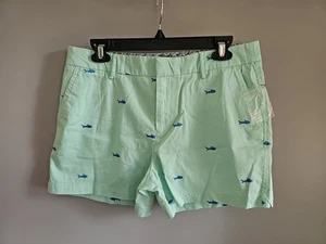 NWOT Jones & Co New York Womens Size 8 Green Embroidered Blue Shark Fish Shorts - Picture 1 of 7