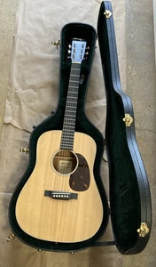 Guitarra Eléctrica Acústica Natural Martin D Jr. E Dreadnought Junior con Estuche Rígido - Imagen 1 de 24