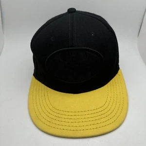 Batman Men's Snapback Hat Black Yellow Embroidered Logo Cotton Polyester GR16 - Picture 1 of 5