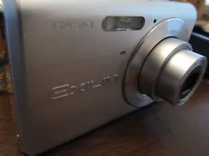 Casio Digital Camera Exilim EX-Z60 6.0MP Silver Bundle with Accessories - Picture 1 of 9