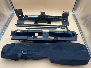07-17 Lincoln Navigator Spare Tire Emergeccy Jack and Tool Kit 7l7-17AO78-AA OEM - Picture 1 of 8