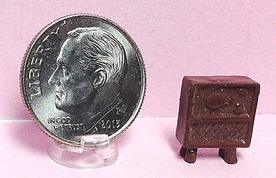 TV en miniatura para casa de muñecas - pequeña escala - precio de venta final de exceso de existencias Foto 1 de 3