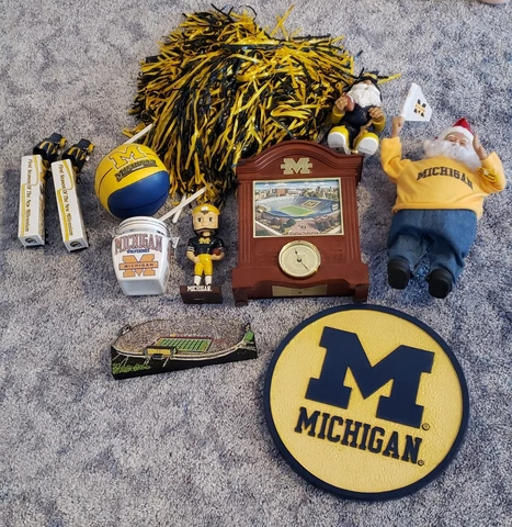 Michigan Wolverine Fan/Souvenir Lot Clock Stepping Stone Santa Bobblehead & More Cover