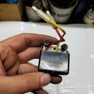 Polaris Classic XC Touring 600 700 2000-2001 OEM regulador de voltaje 4010196 Foto 1 de 4