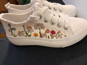 Damen Sadie Sun 8 weiß Größe 5 ideal für die Schule! " Neu ohne Etikett. Blumen, weiß. - Bild 1 von 7