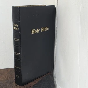 GIANT PRINT, KJV HOLY BIBLE References Ed. black Leather. World # GP50 GUC inked - Picture 1 of 15