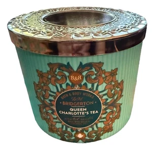 Bath & Body Works Bridgerton Queen Charlotte's Tea 3-Wick Candle 14.5oz NEW. - Foto 1 di 8