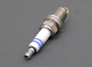 Spark Plug Genuine Vauxhall Adam Astra Corsa Meriva 95528735 NEW - Picture 1 of 12
