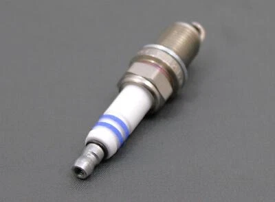 Spark Plug Genuine Vauxhall Adam Astra Corsa Meriva 95528735 NEW - Image 1 of 4