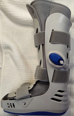 DeRoyal MEDIUM Full Shell Walker Boot w/Air Pumps Stabilization Air Cast 4 Ankle - Image 1 of 4