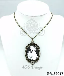 Schneewittchen Prinzessin Kamee Halskette, Kutsche Krone Bronze Anhänger Charm - Bild 1 von 15
