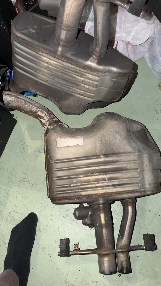 Комплект оригинальных правых и левых глушителей для выхлопной системы седана Mercedes W222 S63 AMG M157 14–17 годов выпуска - Изображение 1 из 4