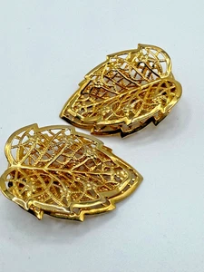 Vintage Judy Lee  Clip On Earrings Leaf Signed Lightweight Openwork Gold Tone - Picture 1 of 8