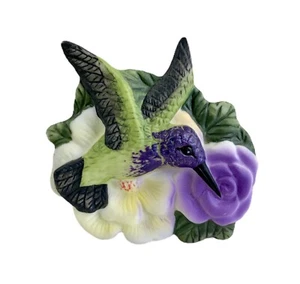 Calamita frigo Russ Berrie vintage anni 90 colibrì con fiore viola NOS - Foto 1 di 5