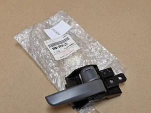 Mitsubishi L200 2.4D Rear Right Interior Door Handle 5716A614HA Genuine - Picture 1 of 9