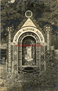 REAL PHOTO POSTCARD YEW TREE WELL DRESSING, TISSINGTON, (NEAR ASHBOURNE), DERBYS - Picture 1 of 2