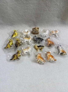Estatuillas de gato pequeñas de plástico vintage - Juego de 16 (14 nuevas en paquete) - Imagen 1 de 3