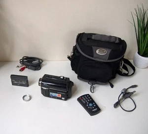 Samsung VP-D463B Mini DV Camcorder w. Battery, Charger, Case, Tape ~ WORKING✅ - Picture 1 of 19