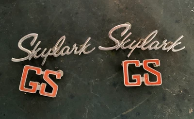 Buick Skylark GS 1966 emblemas de cuarto trasero Foto 1 de 2