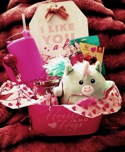 Valentine's Day Gifts Basket - Picture 1 of 2