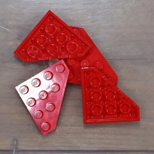 LEGO 30503 Bright Red Corner Plate 4X4 45 Degree Qty 4 - Picture 1 of 1