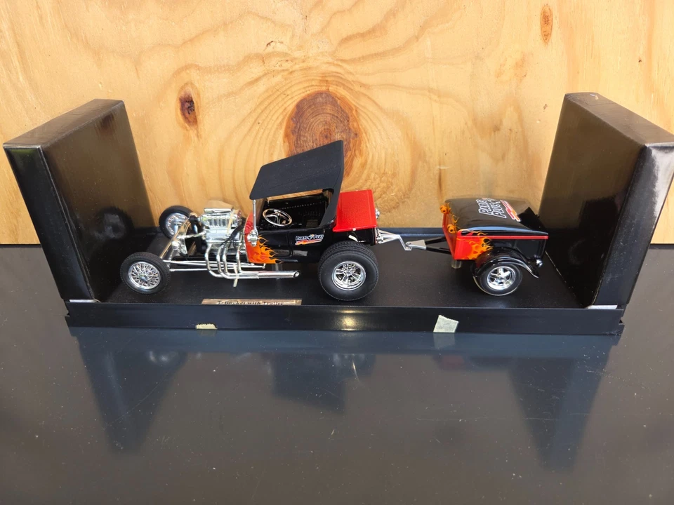 Liberty Classics * Die-cast T-Bucket With Trailer 1:25 - Image 1 of 4