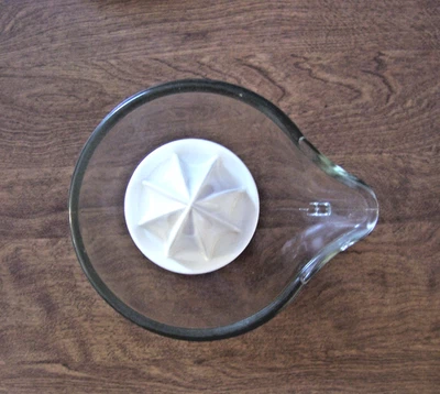 Accesorio exprimidor de porcelana Kitchenaid vintage con cuenco de vidrio Foto 1 de 2