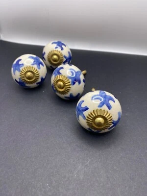 4 tiradores de cajón azul/blanco cerámica y latón ligeramente usados juego 4 tiradores de armario Foto 1 de 4