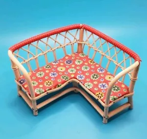 Eckbank Rattan Korb 50 er Jahre rot gemustert Garten Puppenstube Puppenhaus - Bild 1 von 6