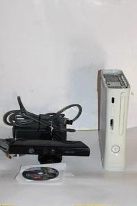 Console Microsoft Xbox 360 con pacchetto di giochi Kinect e LEGO Jurassic World - Foto 1 di 13