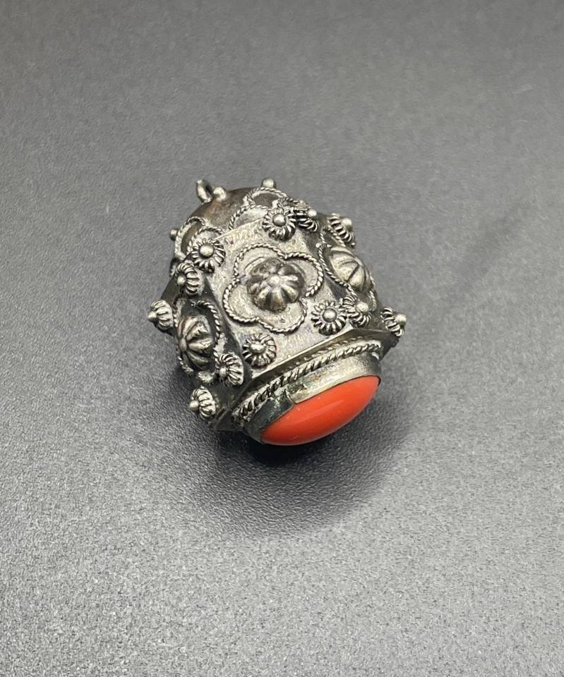 Antique Etruscan Revival Sterling Silver Fob Charm Pendant W Coral Color Stone Foto 1 de 1