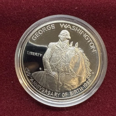 1732-1982  George Washington Silver Commemorative Half Dollar  Coin  w/Box - Image 1 of 4