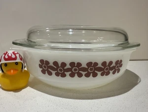 Vintage Agee Pyrex -- Made in Australia -- Flower Power with Lid   X-TRA NICE! - Picture 1 of 7