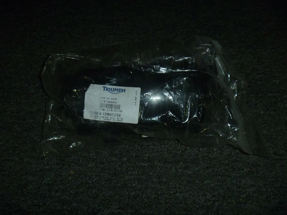 Bote de carbono para motocicleta Triumph Tiger Triumph 1991-2020 T2400160 OEM NUEVO Foto 1 de 1