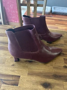 Stivaletto a punta Naturalizer Daya Cabernet Sauvignon in pelle rossa taglia 8,5 W - Foto 1 di 6