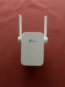 TP-Link AC1200 Wi-Fi- Range Extender, Model RE-305, Power 100-240V, 50/60Hz 0.3A - Picture 1 of 6