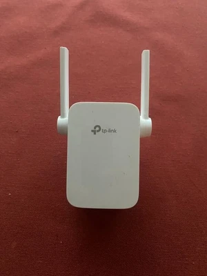 TP-Link AC1200 Wi-Fi- Range Extender, Model RE-305, Power 100-240V, 50/60Hz 0.3A - Image 1 of 4