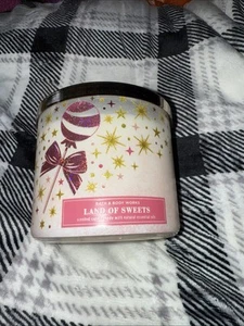 Bath & Body Works Land of Sweets 3 Wick Candle 14.5 oz Pomegranate Grapefruit - Picture 1 of 2