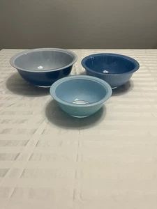 Pyrex Vintage Primärfarben verschachtelte Rührschüsseln 3er Set Modell 325,323,322 - Bild 1 von 14