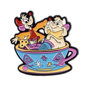 Spilla smaltata Disney Cenerentola Topi Jaq & Gus in una tazza da tè - Nuova - Foto 1 di 8