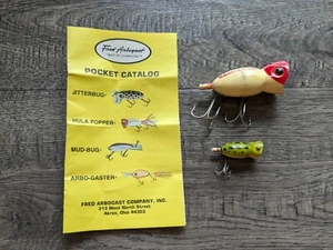 Lot of 2 Vintage Fred Arbogast HULA POPPERS Fishing Lures & Color Pocket Catalog - Picture 1 of 11
