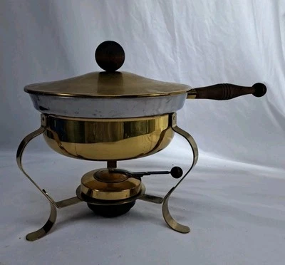 Juego de platos de calentamiento de rozaduras MCM de colección metálico plateado tono dorado asas de madera retro Foto 1 de 4