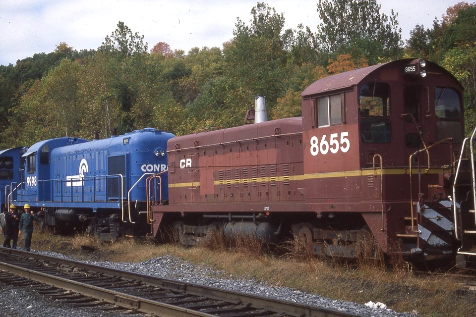 Diapositiva CONRAIL 1982. SW900 8655 en LEHIGH VALLEY rojo, ALCO RS3 9998. Bethlehem PA Foto 1 de 1