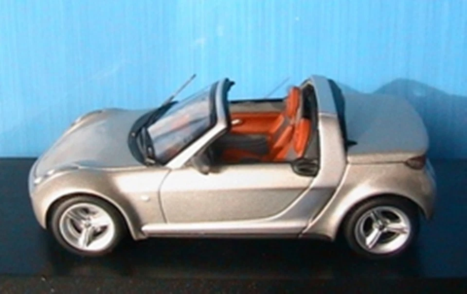 Smart Roadster Coupe 2003 Silver Champagne Minichamps 1/43 Special Edition - Image 1 of 1