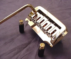 BRAZO ATORNILLADO DE GUITARRA DIECAST TRÉMOLO DORADO - Imagen 1 de 4