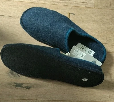 slippers size 45 rather 44 new - Image 1 of 2
