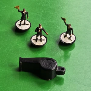 Subbuteo HW REFEREE AND LINESMEN AND WHISTLE - Picture 1 of 2