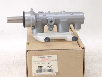 Nuevo cilindro maestro de frenos original Mitsubishi 2005-2010 Grandis RHD MN102227 Foto 1 de 4