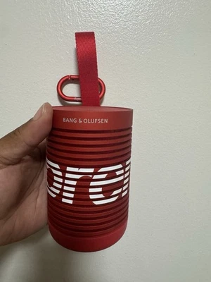 Altavoz portátil Supreme x Bang & Olufsen Beosond Explore edición S rojo SS22 Foto 1 de 4