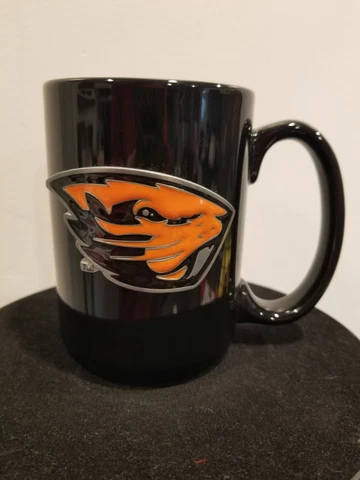 Sleek black Oregon State Beavers Mug Cover
